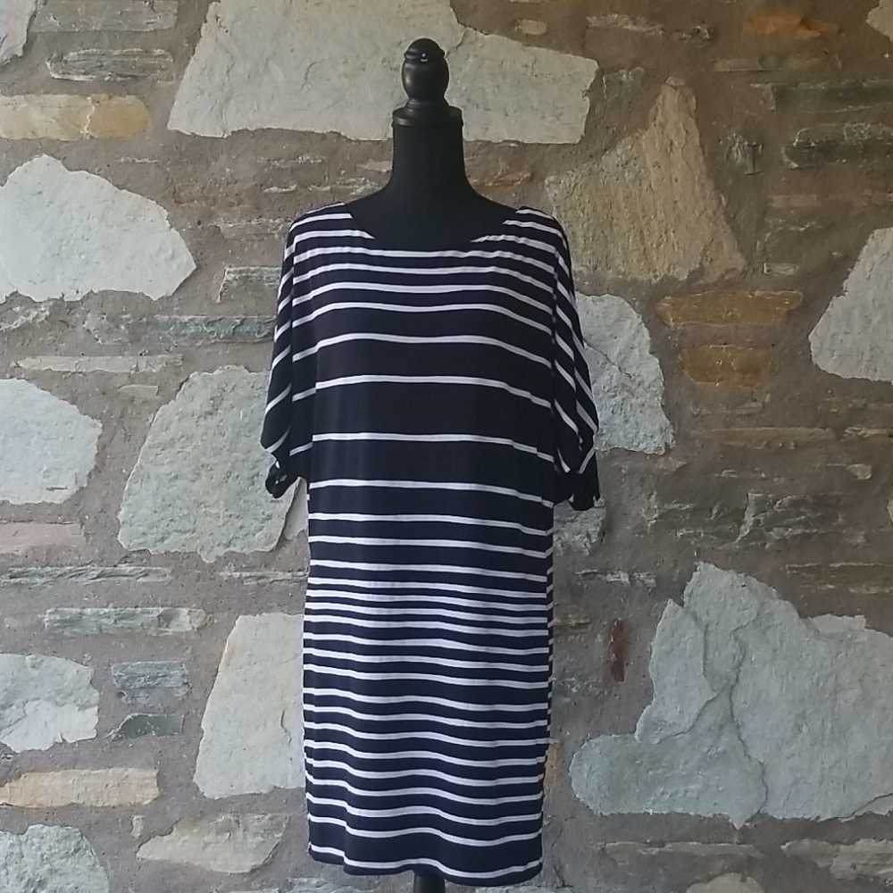 Dress - Picture 1 of 3